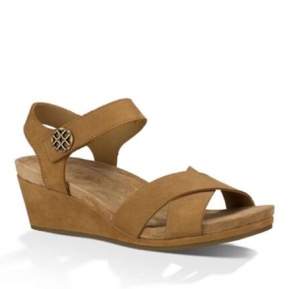 NWOB UGG Australia VEVA Chestnut Leather Wedge Heel Sandals Womens Shoes Size 8 - Picture 1 of 10